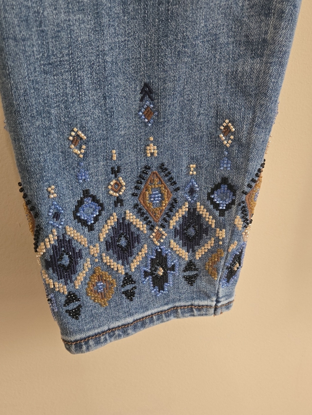 Chico’s Light Wash Pull On Jegging Ankle Jeans 12P Beaded Embellished Hem Denim - Picture 3 of 11